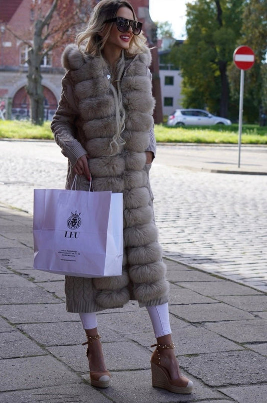Polski Producent Odzieży Skórzanej LEU. Elegancki pleciony długi sweter z kapturem kaszmir łączony z wełną z lisem naturalnym