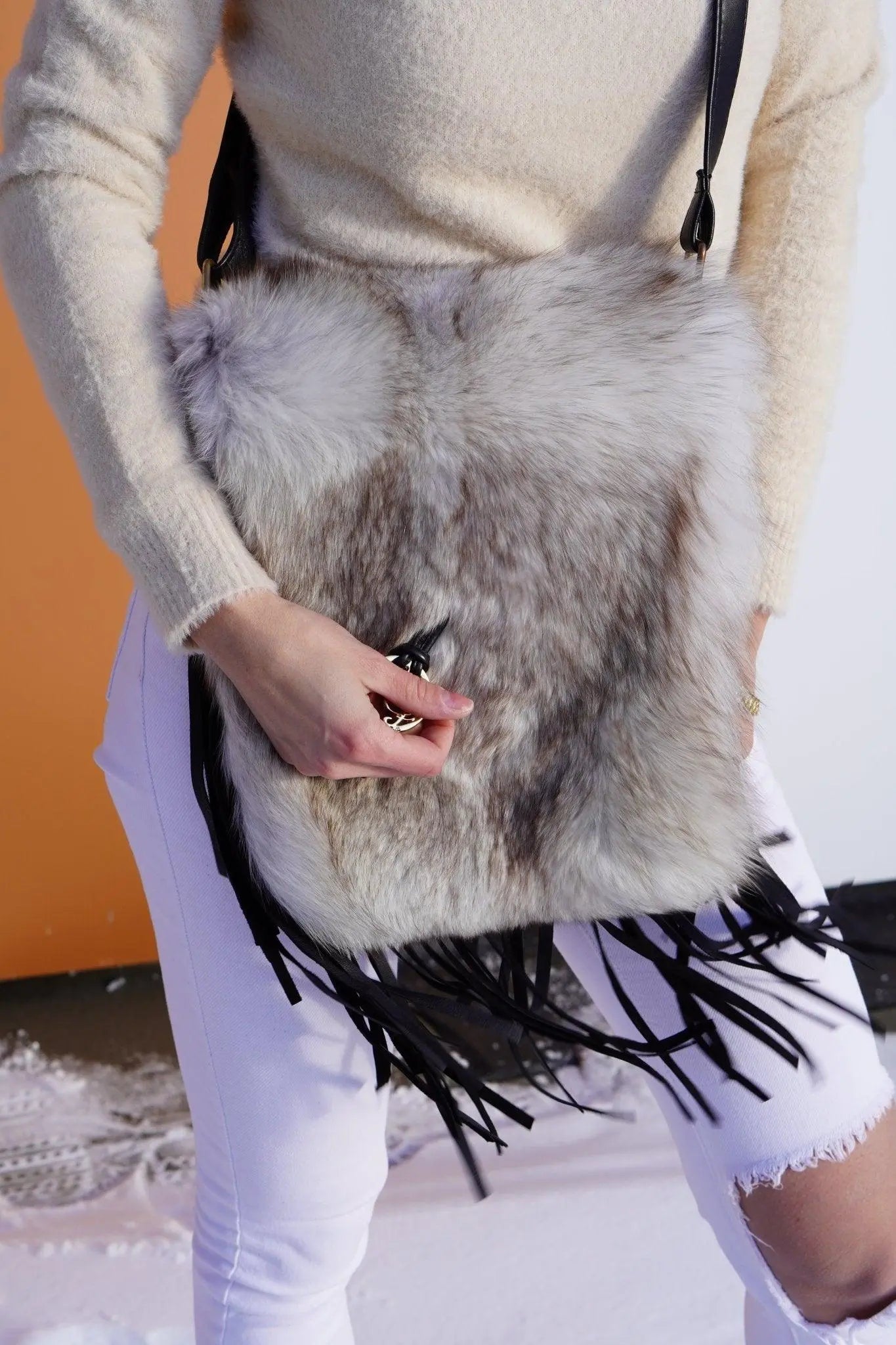  Torebka z lisa futra naturalnego wykonana z szlachetnego futra jenota oraz licowanej skóry jagnięcej-LEU