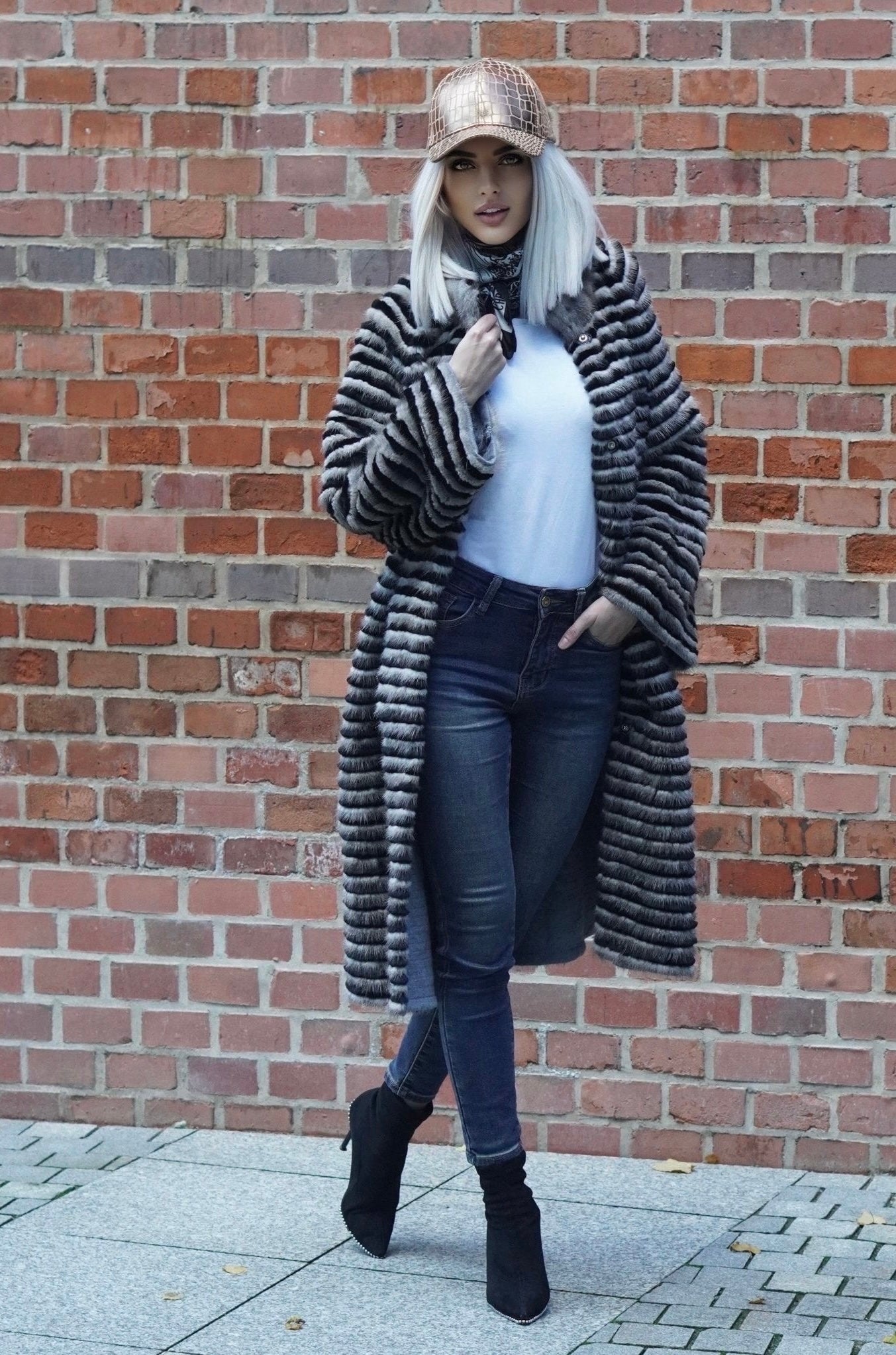 Futra damskie z /lisa,jenota,norki,królika-szynszylo-rexa LEU str.21