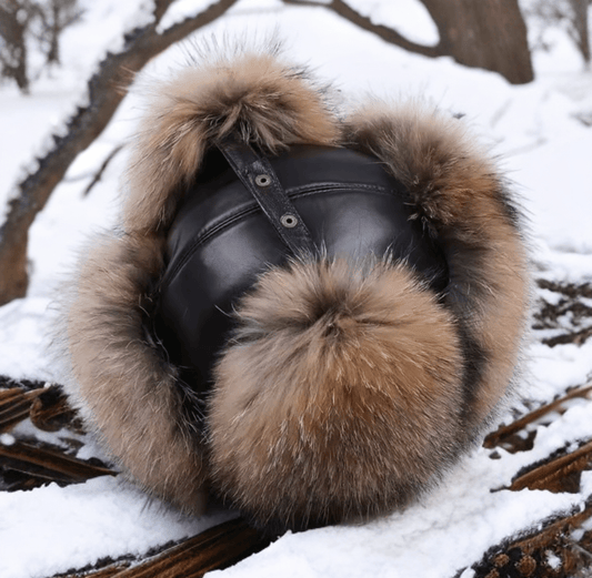 Czapka uszatka skórzana z futrem jenota damska od LEU. Zobacz modele i kolory on-line.