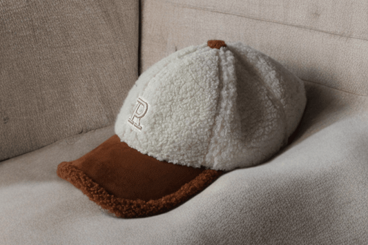 Czapka z daszkiem damska od LEU . Czapka wiosenna, jesienna, przejściowa jak i zimowa.