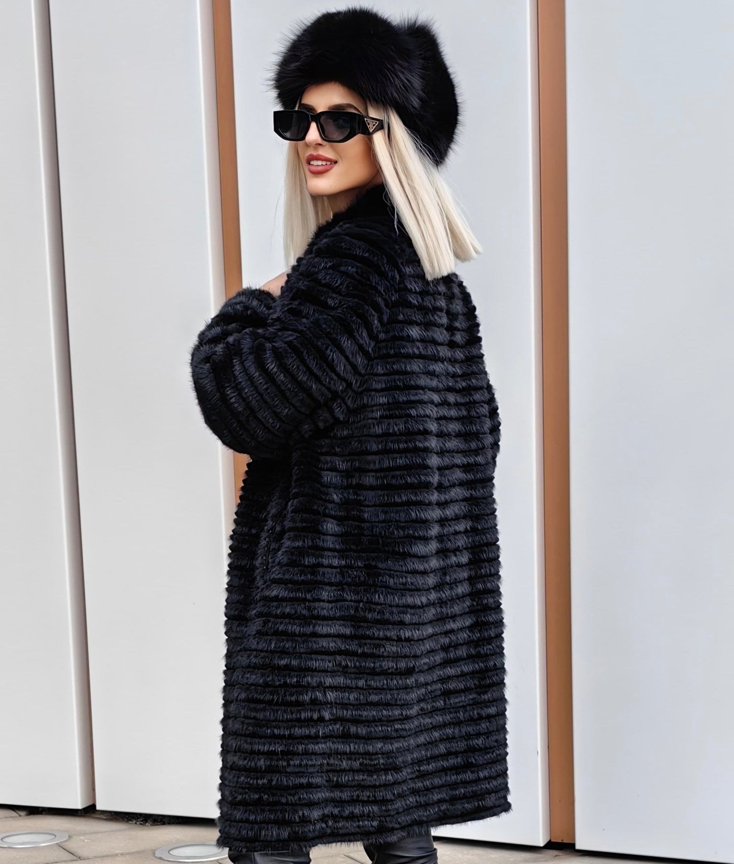 Futro z norek damskie czarne, Płaszcz z futra norek damski czarny od LEU