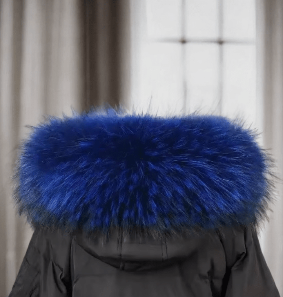 Kołnierz z jenota futra naturalnego do kaptura granatowy 60x13 od LEU. Kołnierz do kurtki czy płaszcza.