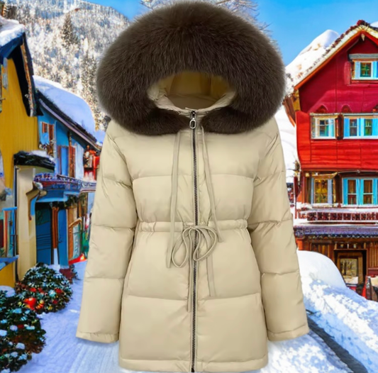 Kurtka z futrem lisa naturalnego beżowa, SHIRA-2 od LEU. Kurtka z futra puchowa zimowa damska wykończona futrem naturalnym.