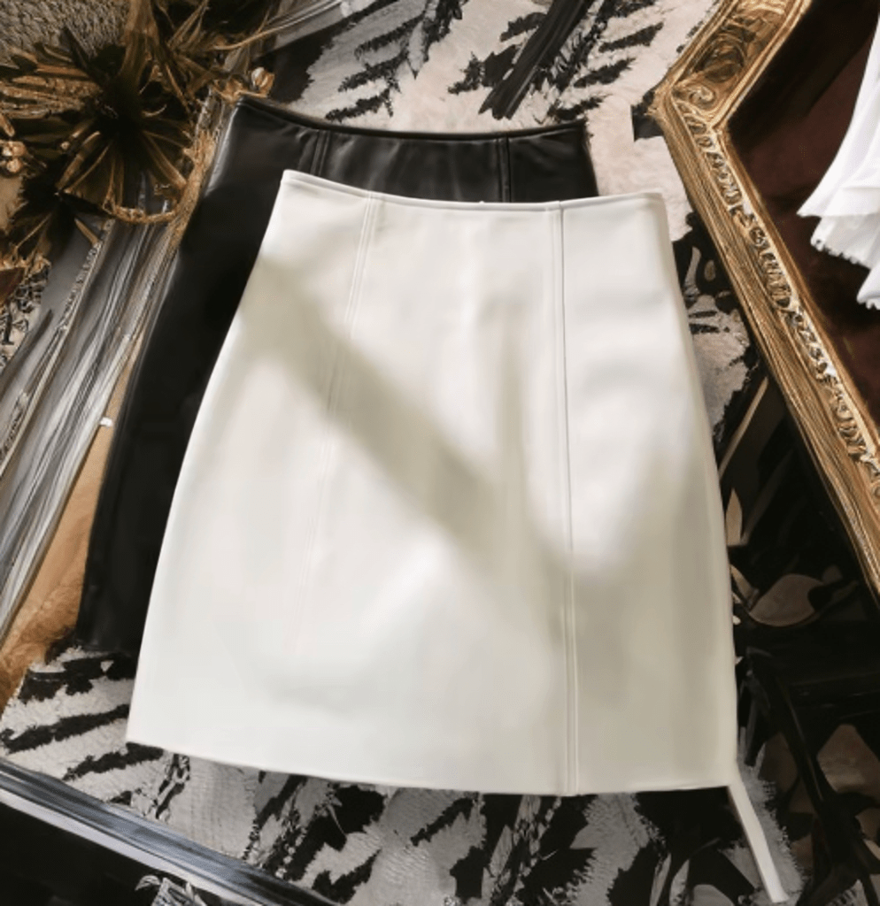 Spódnica skórzana ze skóry naturalnej czarna, SP-1 od LEU wykonana z delikatnej i miękkiej jagnięcej skóry.