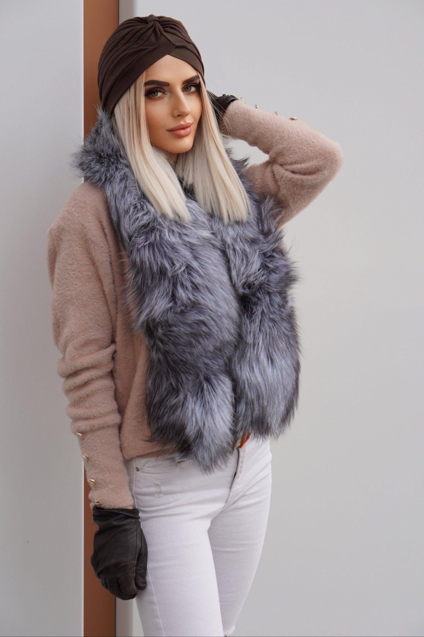 Szal z futra lisa srebrnego futrzany z klamerką-LEU. Futrzany szal zimowy z futra naturalnego damski.